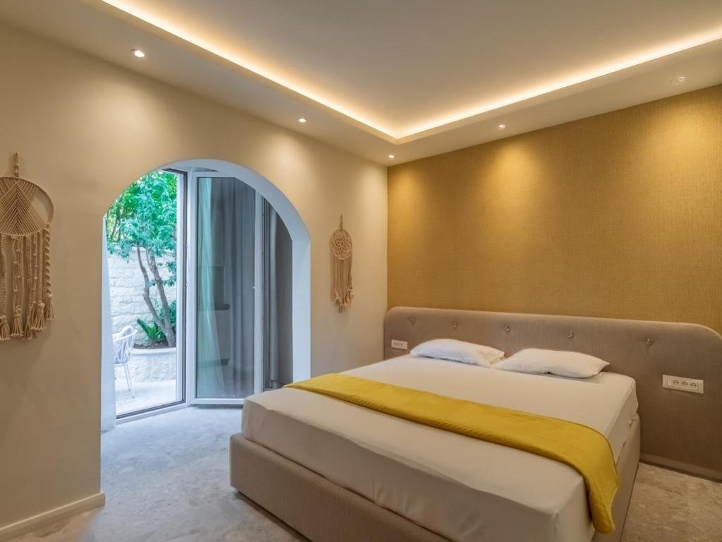 The Ochre Apartment at Vila Gina